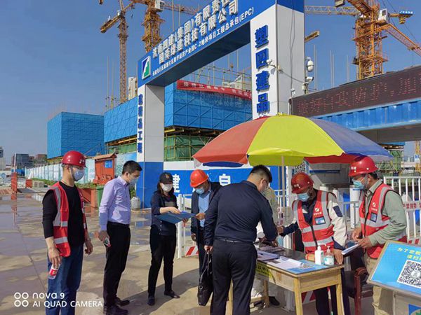 支部书记对先行区建筑工地进行疫情防控检查督导_副本.jpg